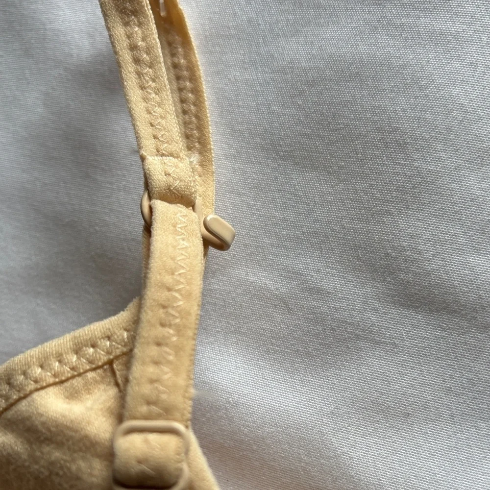 Rene Rofe Lace-Overlay Wireless Bra in Light Beige - Picture 4 of 5
